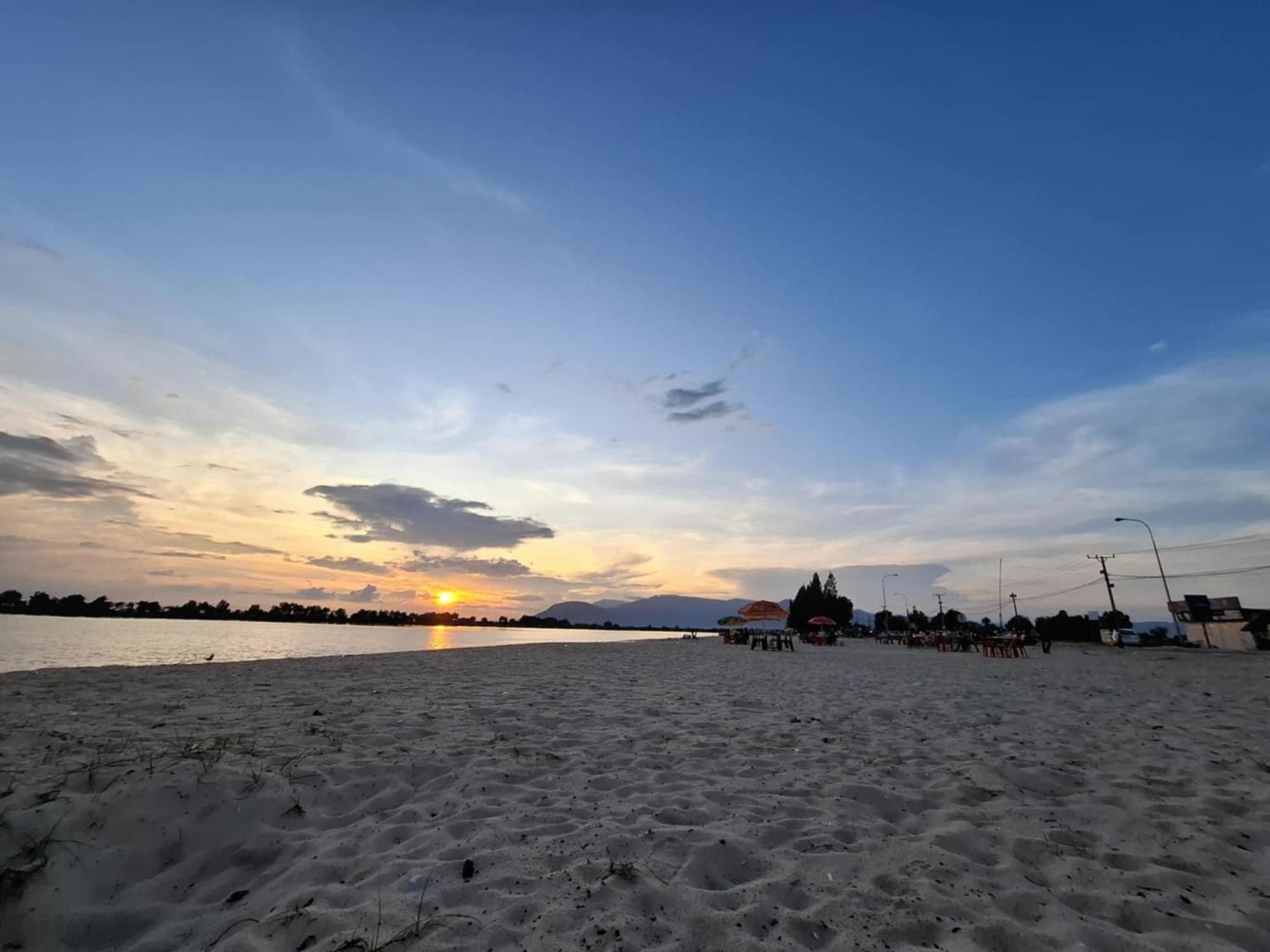 La Plage De Kampot By Lee & Hap Guest House Екстериор снимка